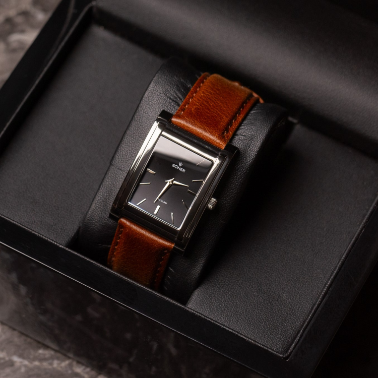 Stylish Square Watches for Men: The Ultimate Statement Piece for Any Outfit