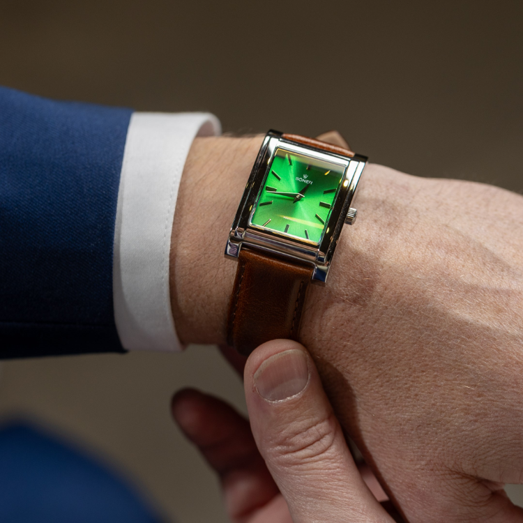 The Sophistication of the Tank Wristwatch by Söner Watches