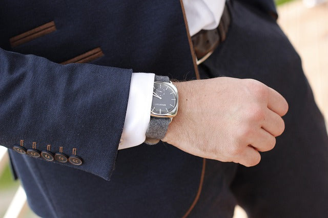 man-dressed-in-suit-wearing-watch-on-right-hand